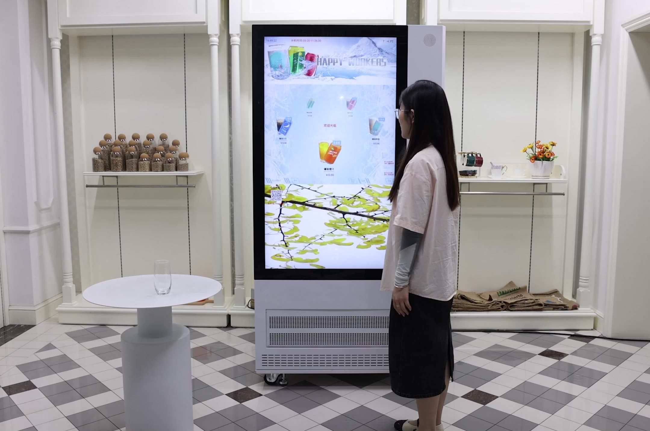 寧波樂仝 24小時(shí)無人全自動(dòng)雪花飲料售貨機(jī)，引領(lǐng)智慧零售新體驗(yàn)